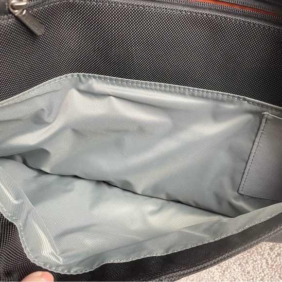 Briggs & Riley Travelware Style# kbc403-4 Black Executive Expandable Briefcase - Picture 13 of 16